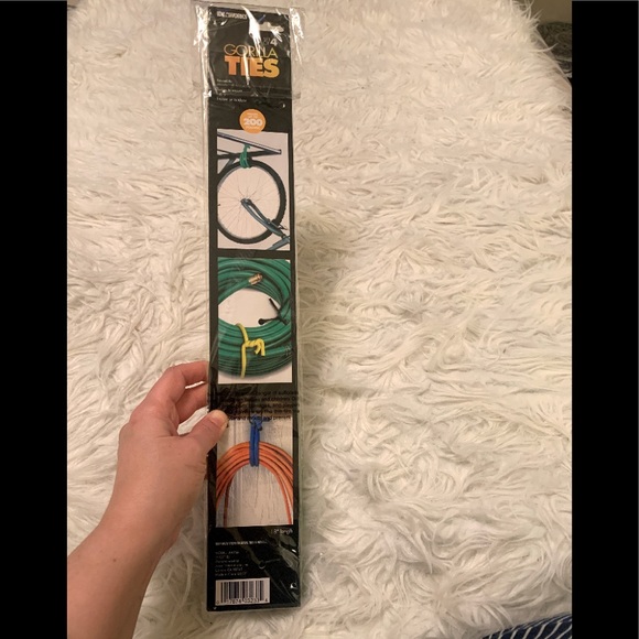 Gorilla Reusable Ties for Hanging Items-Rust-Free 18" 4 pack upto 200 lb new - Picture 4 of 9